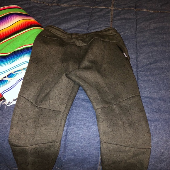 Nike Tech Fleece Camo Joggers - Small - Picture 4 of 6